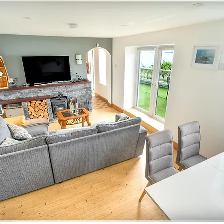 Dom wakacyjny Cliff Getaway - Sea Access With Private Pier