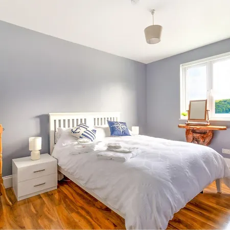 Dom wakacyjny Cliff Getaway - Sea Access With Private Pier Glandore