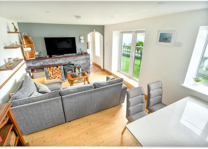 Hébergement de vacances Cliff Getaway - Sea Access With Private Pier