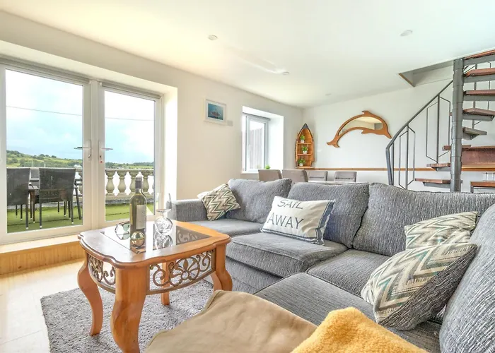 Cliff Getaway - Sea Access With Private Pier